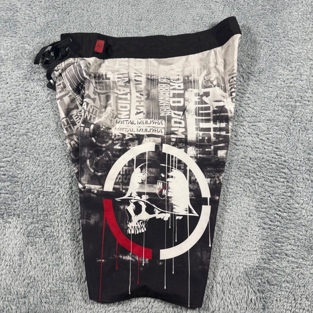 Metal Mulisha Board Shorts Mens 34 Black Graphic Print Skull Cargo Pocket Swim